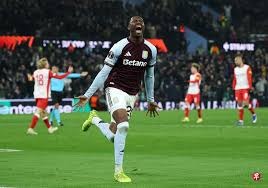 隐蔽骗术：揭秘“街头猜红绿灯／猜单双”中的视觉盲点与托儿的配合。（街头“猜红绿灯／单双”骗局：视觉盲区与托儿默契大起底）